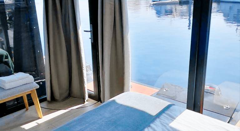 Boat with garden & patio — photo 2