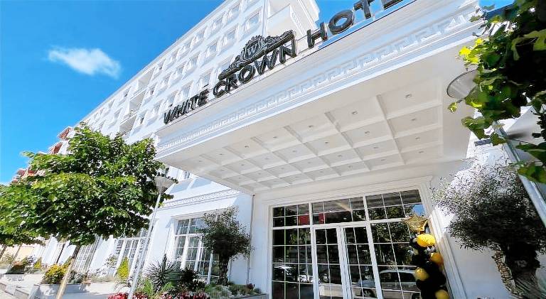 WHITE CROWN HOTEL in Tirana