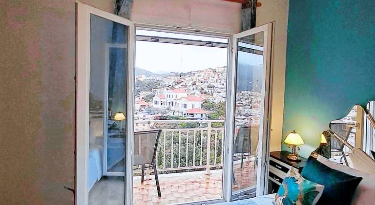 Rental apartment with terrace | Pet-friendly in Samos