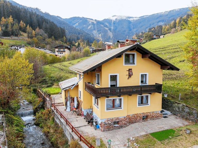 Child-friendly nice holiday apartment with yard | Mountain view | Pets allowed in Zell am See