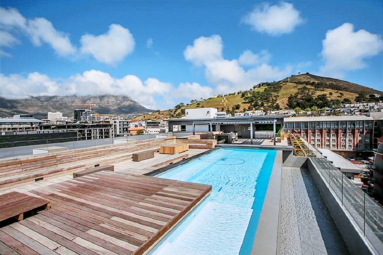 Rental apartment with barbeque, pool & terrace | Close to Two Oceans Aquarium — photo 3