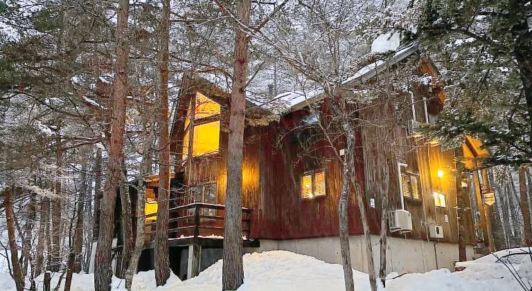 House with hot tub — photo 5