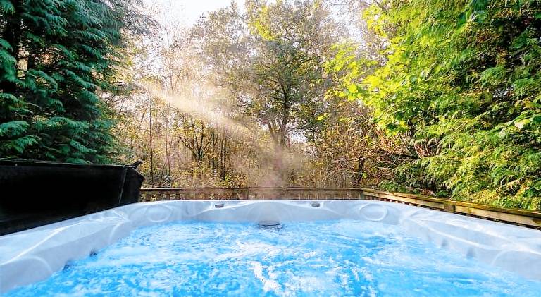 House with jacuzzi | Dogs allowed in Stafford