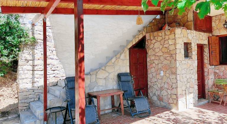 House with yard & patio | Pets allowed — photo 4