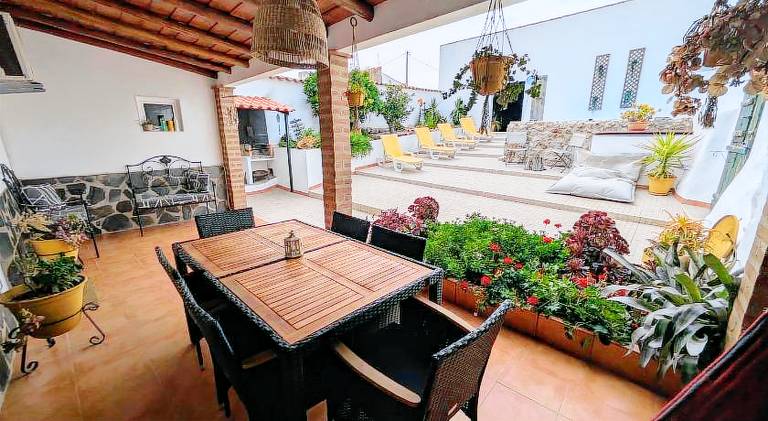 Vacation home with garden, terrace & private pool — photo 5