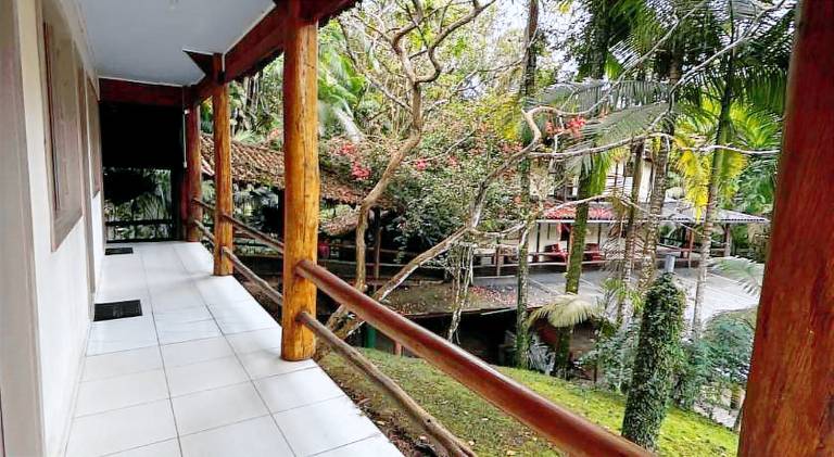 Holiday apartment with garden, pool & patio — photo 4