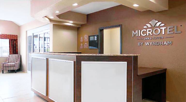 Microtel Inn & Suites by Wyndham Cotulla — photo 3
