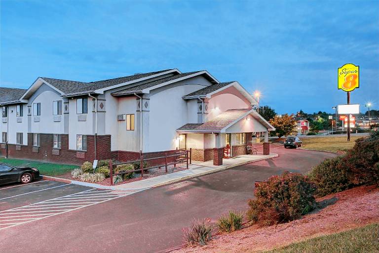 Super 8 By Wyndham Christiansburg/Blacksburg Area in Christiansburg, VA