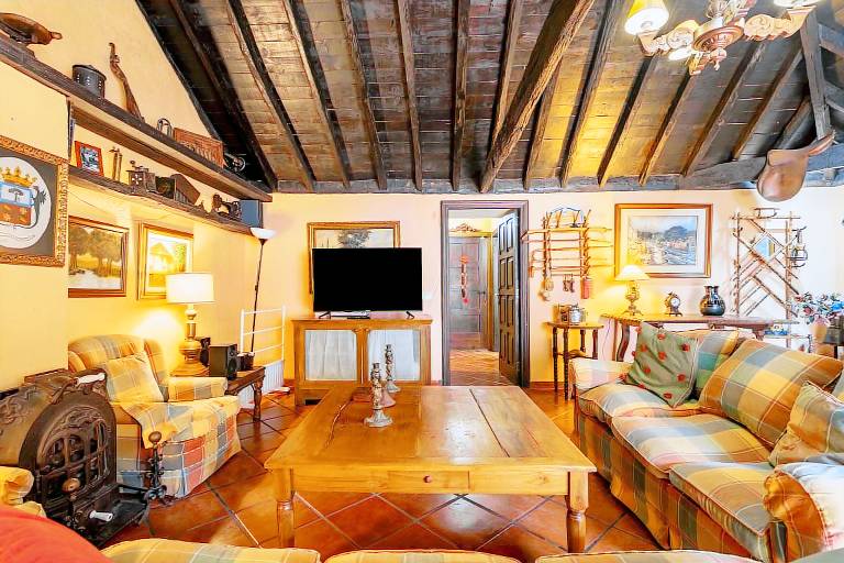 Home2Book Traditional Home with Terrace & Pool