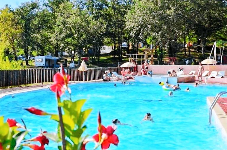 Child-friendly chalet with BBQ & pool | Pet-friendly in Périgueux