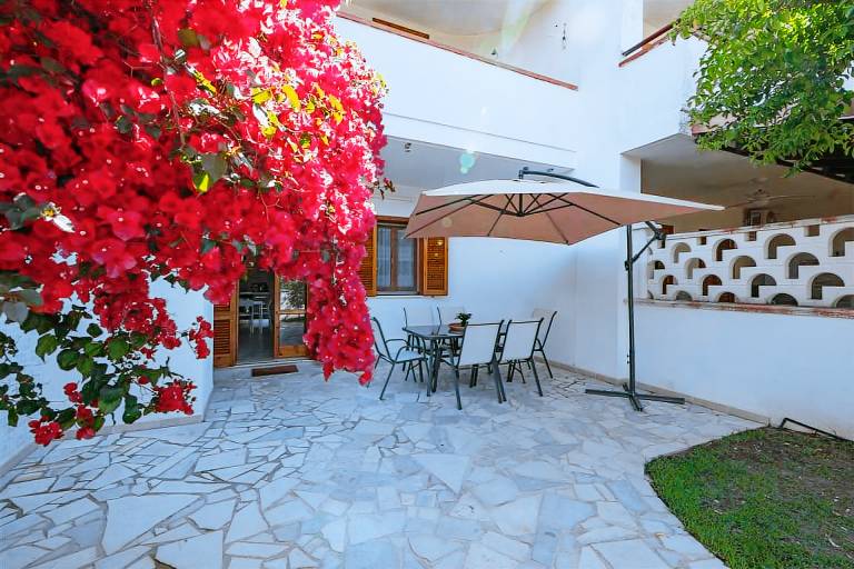 Children-friendly nice vacation home with garden | Pets are welcome — photo 2