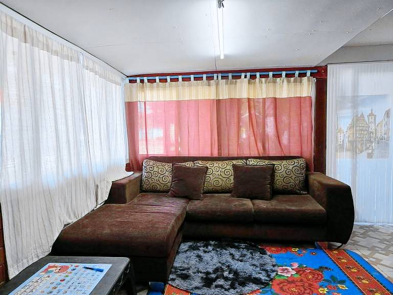 一軒家 Thung Ruang Thong