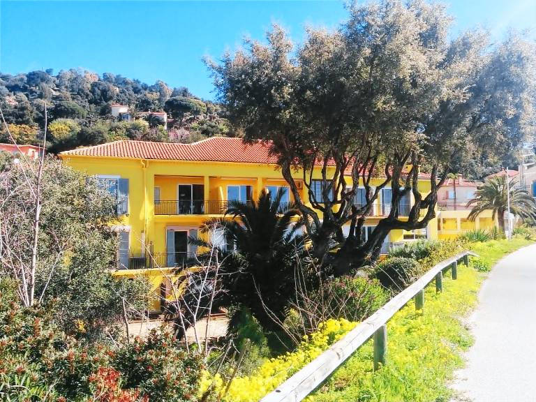 Lovely rental apartment with sauna, grill & garden | Beach nearby | Perfect for remote work | Pets allowed in Le Lavandou