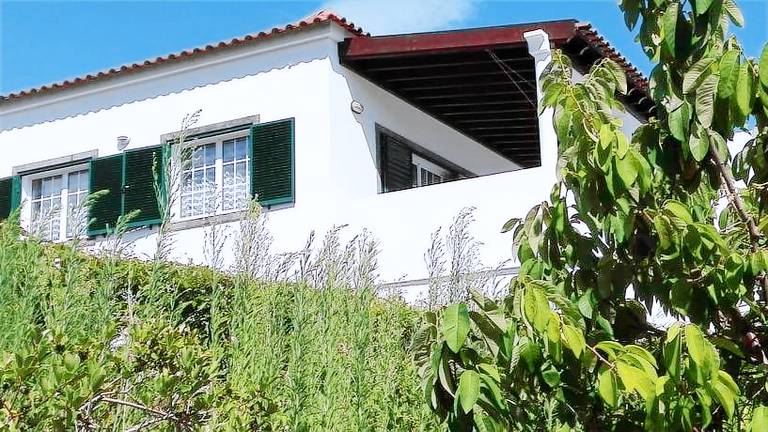 House  Caloura