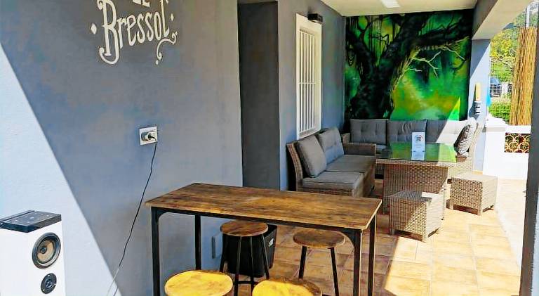 Villa with barbecue, private pool & patio in València