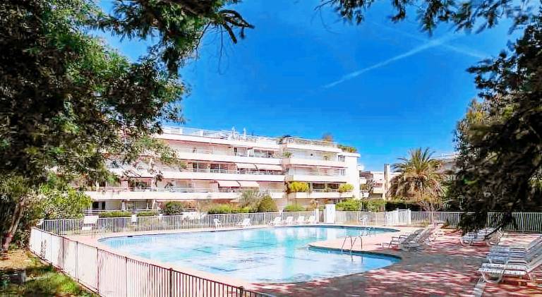 Rental apartment with terrace & pool | Perfect for remote work | Pet-friendly — photo 3
