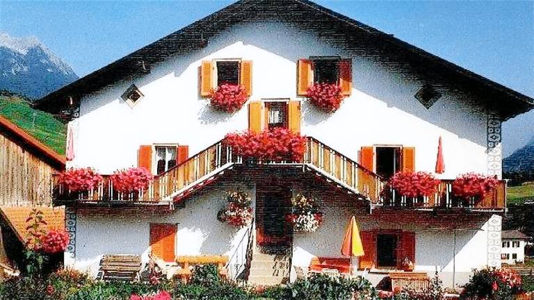 Ferienwohnung mit Hund in Savognin für max. 4 Personen Ferienwohnung mit Hund in Savognin für max. 4 Personen