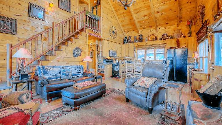 EddieBear- Pet Friendly Aska Adventure Area Screened In Porch Outdoor Living — photo 5
