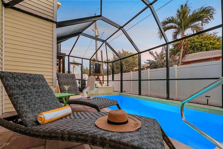 Family-oriented house with barbeque & private pool | Close to the beach | Dogs allowed in Fort Myers Beach, FL