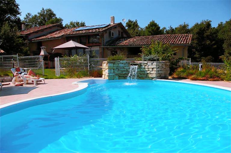 Fully equipped gite with yard, private pool & BBQ | River view | Dogs allowed — photo 5
