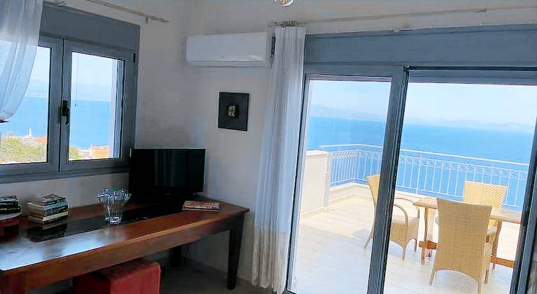 Fully equipped spacious vacation home with terrace & garden | Suitable for remote work | Dogs allowed — photo 4