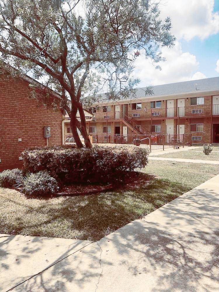 Hallmark Inn And Suites — photo 4