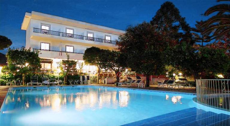 Hotel Alpha — photo 5