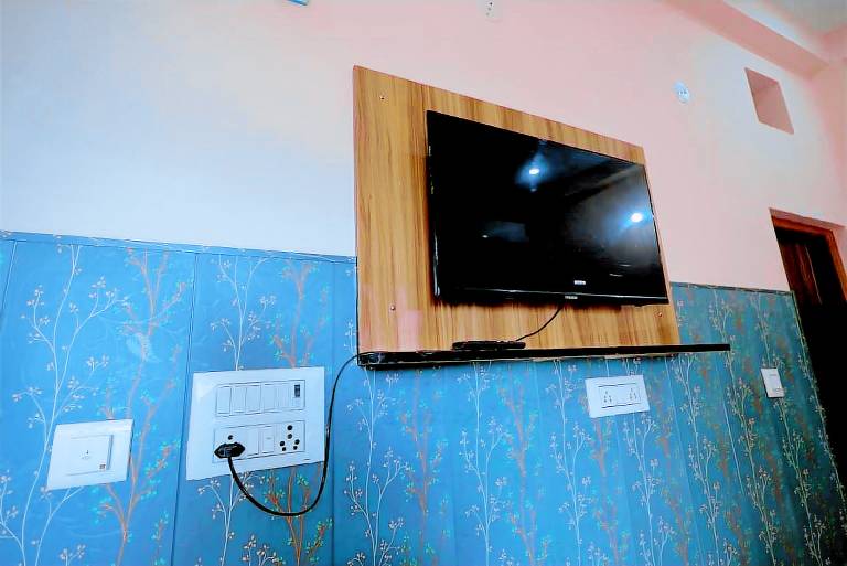 Shiv shakti Dham cozy balcony rooms guest prefer — photo 4