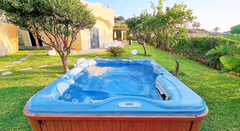 Wonderful apartment with jacuzzi | Dogs allowed in Ischia