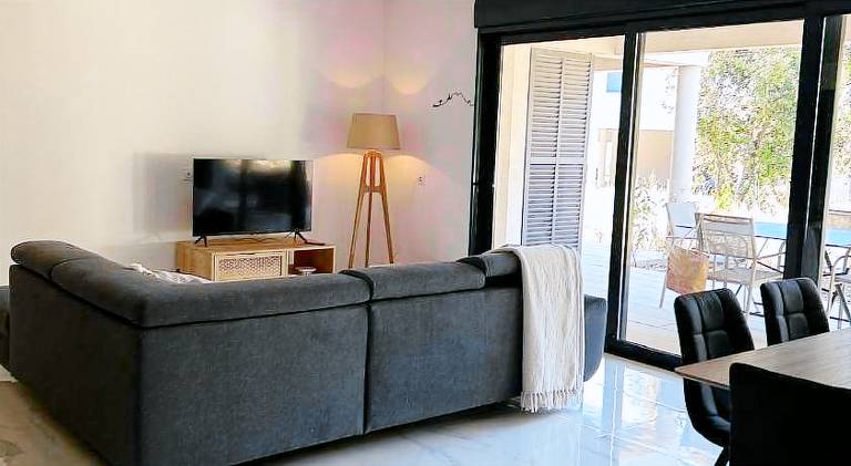 Apartment with terrace — photo 2