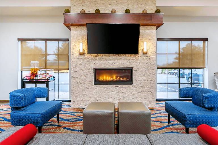 Comfort Suites — photo 4