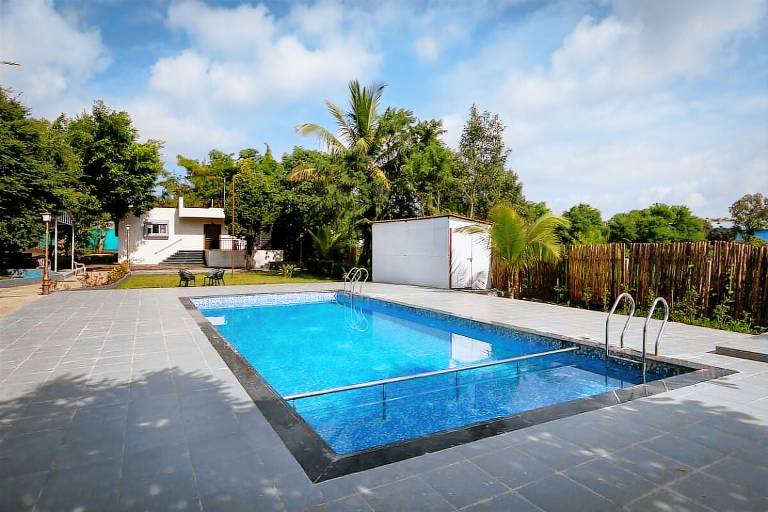 Villa with yard, barbeque & pool | Pets allowed in Nashik