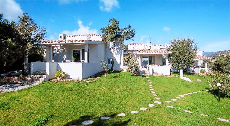 House with 3 rooms for 7 persons in Villasimius
