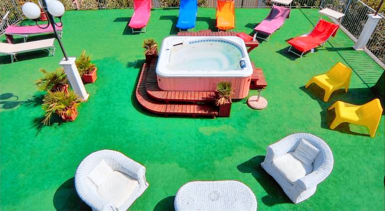 Beautiful serviced apartment with terrace & jacuzzi | Close to the beach | Good for workation | Dogs allowed — photo 4