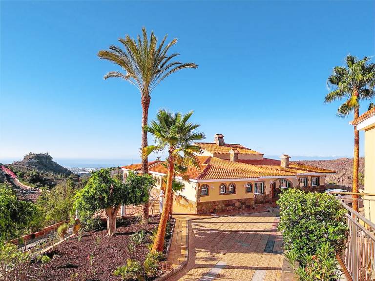 Villa with 8 rooms for 18 persons — photo 4