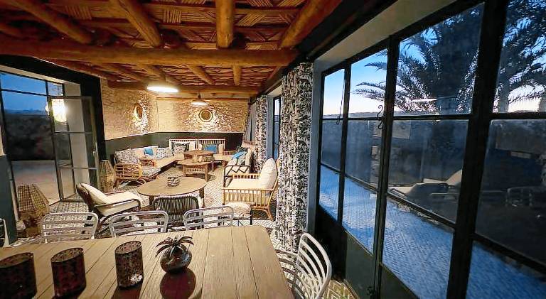 Villa with pool — photo 3
