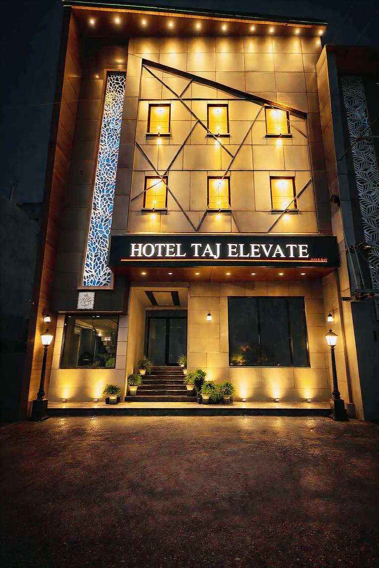 Hotel Taj Elevate in Agra
