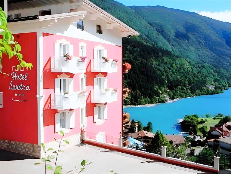 Hotel Londra Slow Living Molveno in Molveno