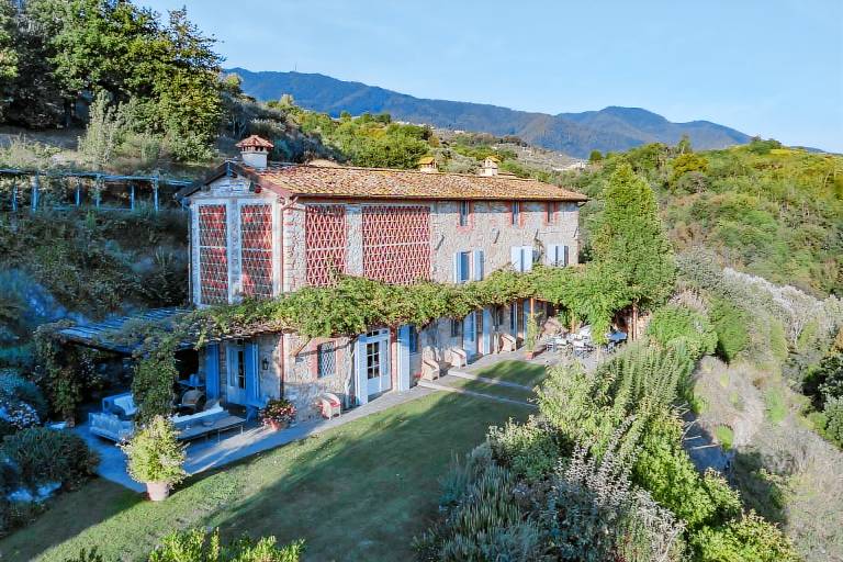 Family-oriented charming villa with garden, grill & patio | Pet-friendly — photo 2