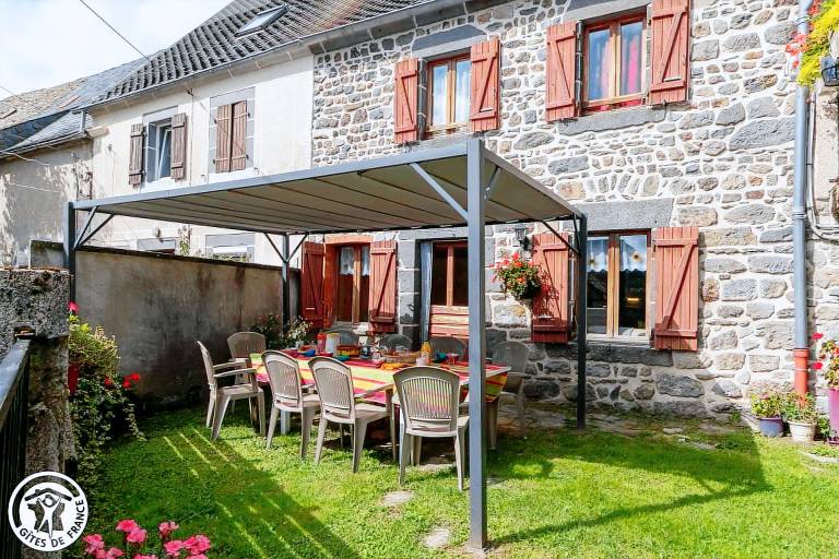 Gite with barbecue & terrace — photo 2