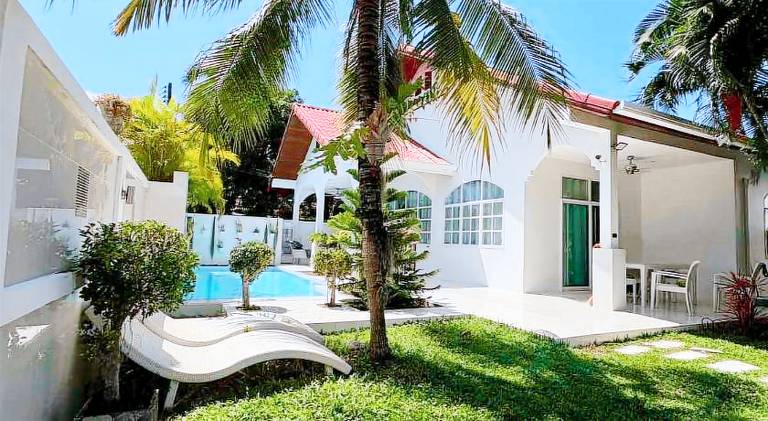 Charming villa with jacuzzi & pool | Dogs allowed — photo 5