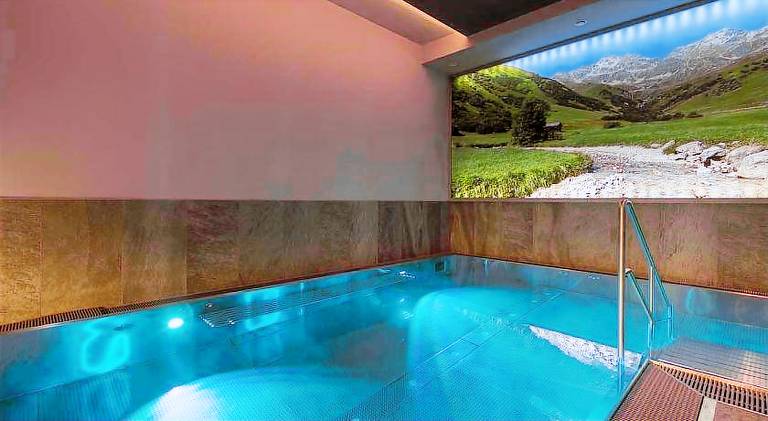 Serviced apartment with patio, pool & sauna — photo 2