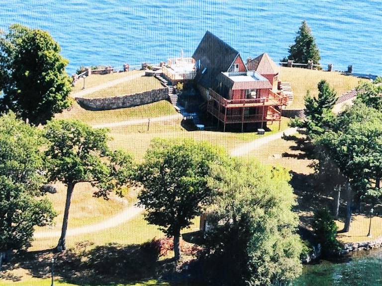 House Alexandria Bay