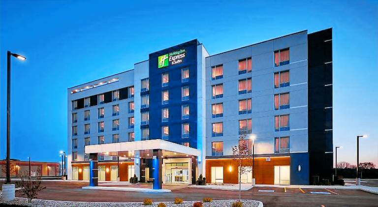 Holiday Inn Express & Suites Windsor East – Lakeshore By IHG in Windsor, ON