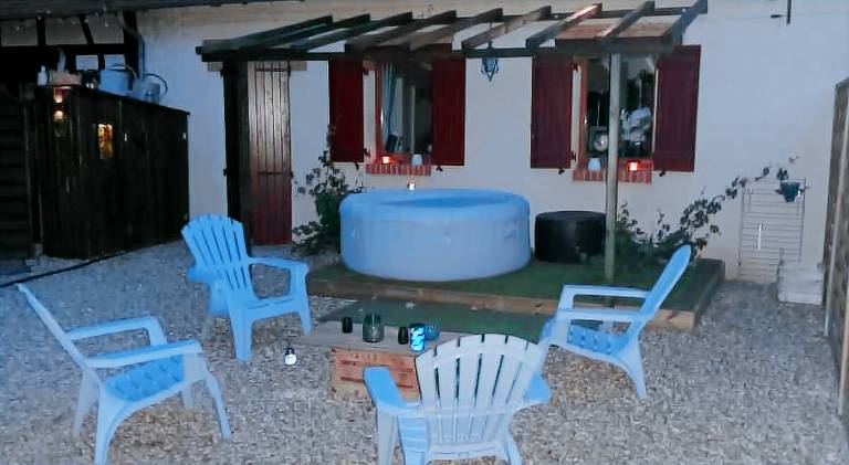 Vacation home with hot tub in Montargis