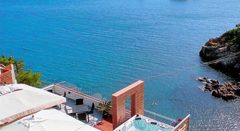 Apartment with sauna, patio & hot tub in Ulcinj