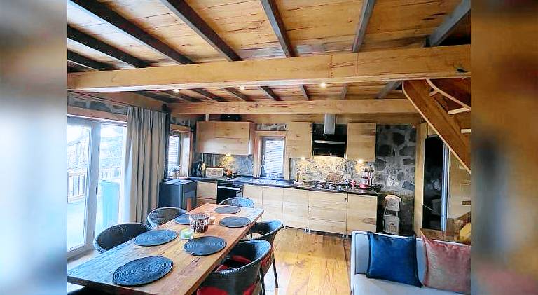 Chalet with grill, yard & patio — photo 4