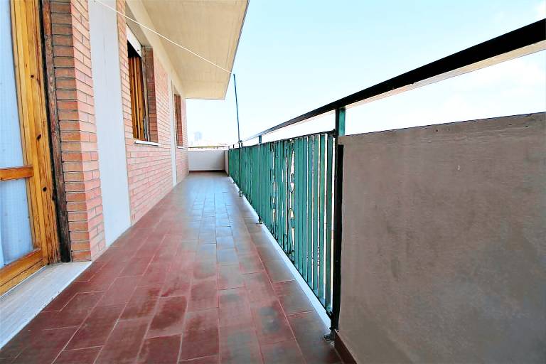 Apartment with patio — photo 2