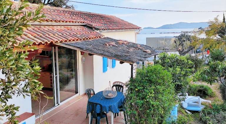 House with patio, BBQ & yard in Le Lavandou