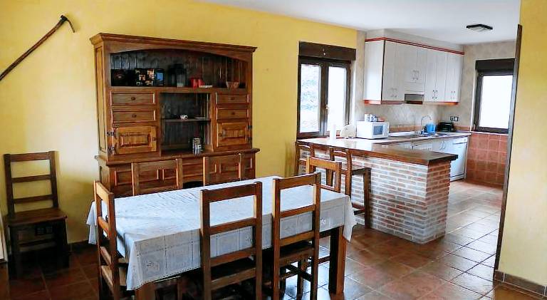 Chalet with patio, garden & BBQ — photo 3